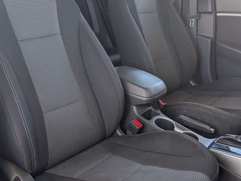 Used 2017 Hyundai Elantra GT FWD image 16