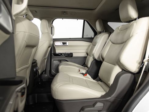 Used 2021 Ford Explorer Platinum w/ Equipment Group 601A image 19