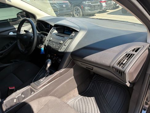 Used 2017 Ford Focus SE FWD image 30