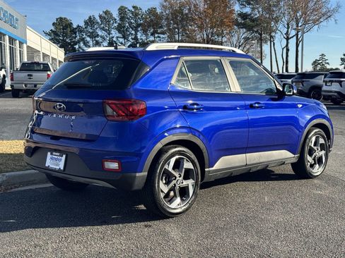 Used 2024 Hyundai Venue SEL image 10