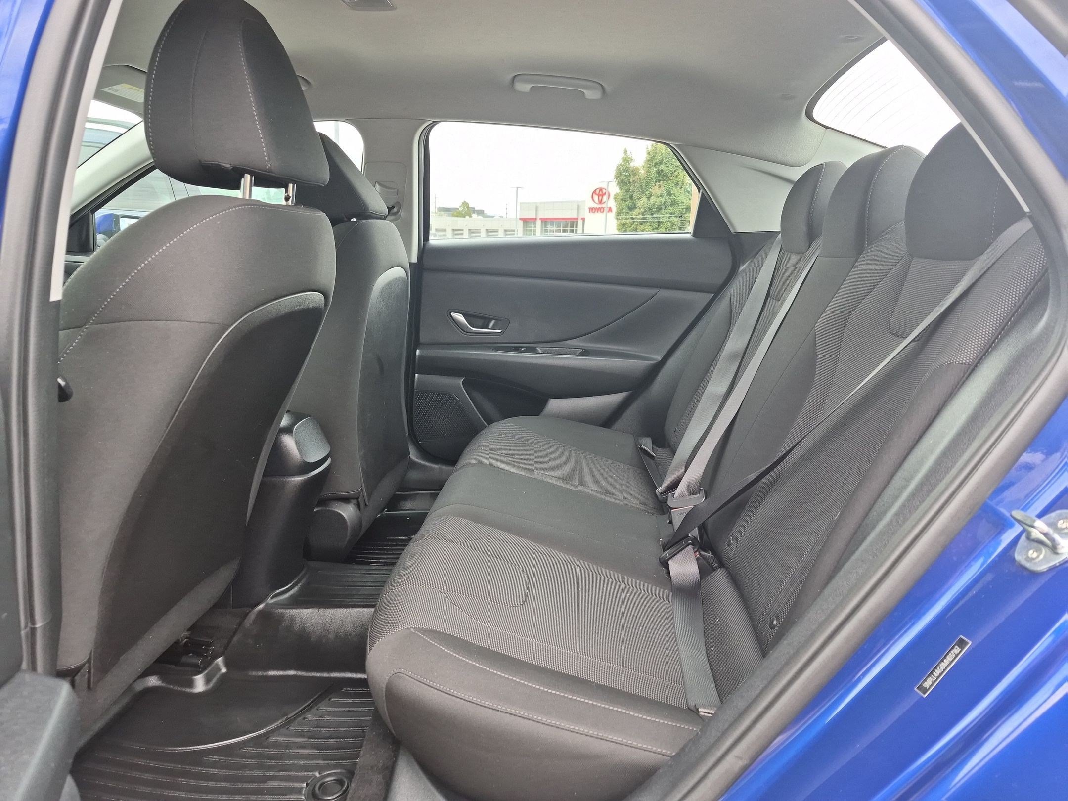 Used 2021 Hyundai Elantra SE FWD image 25