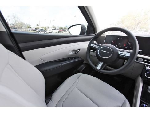 Certified 2025 Hyundai Tucson SEL FWD image 9
