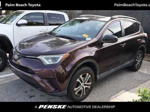 Used 2018 Toyota RAV4 LE FWD image 1