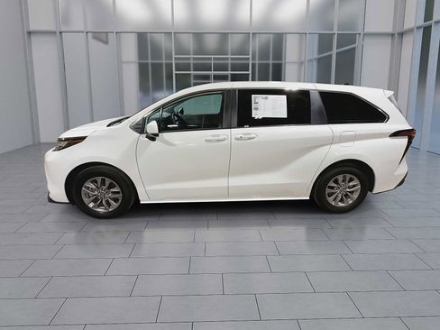 Certified 2022 Toyota Sienna LE FWD image 5