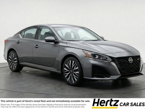 Used 2025 Nissan Altima 2.5 SV image 1