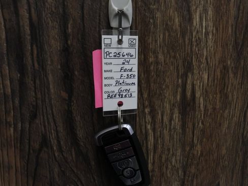 Used 2024 Ford F350 Platinum w/ FX4 Off-Road Package image 41