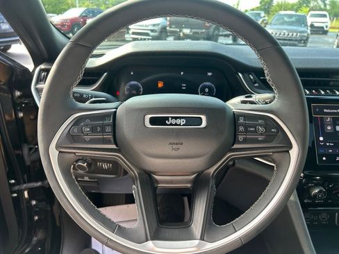 Used 2023 Jeep Grand Cherokee L Laredo AWD/4WD image 15