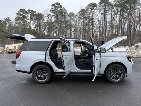 New 2026 Ford Expedition Platinum image 29