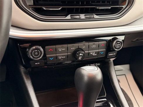 Used 2024 Jeep Compass Limited image 16