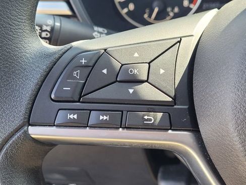 Used 2025 Nissan Altima 2.5 SV FWD image 14