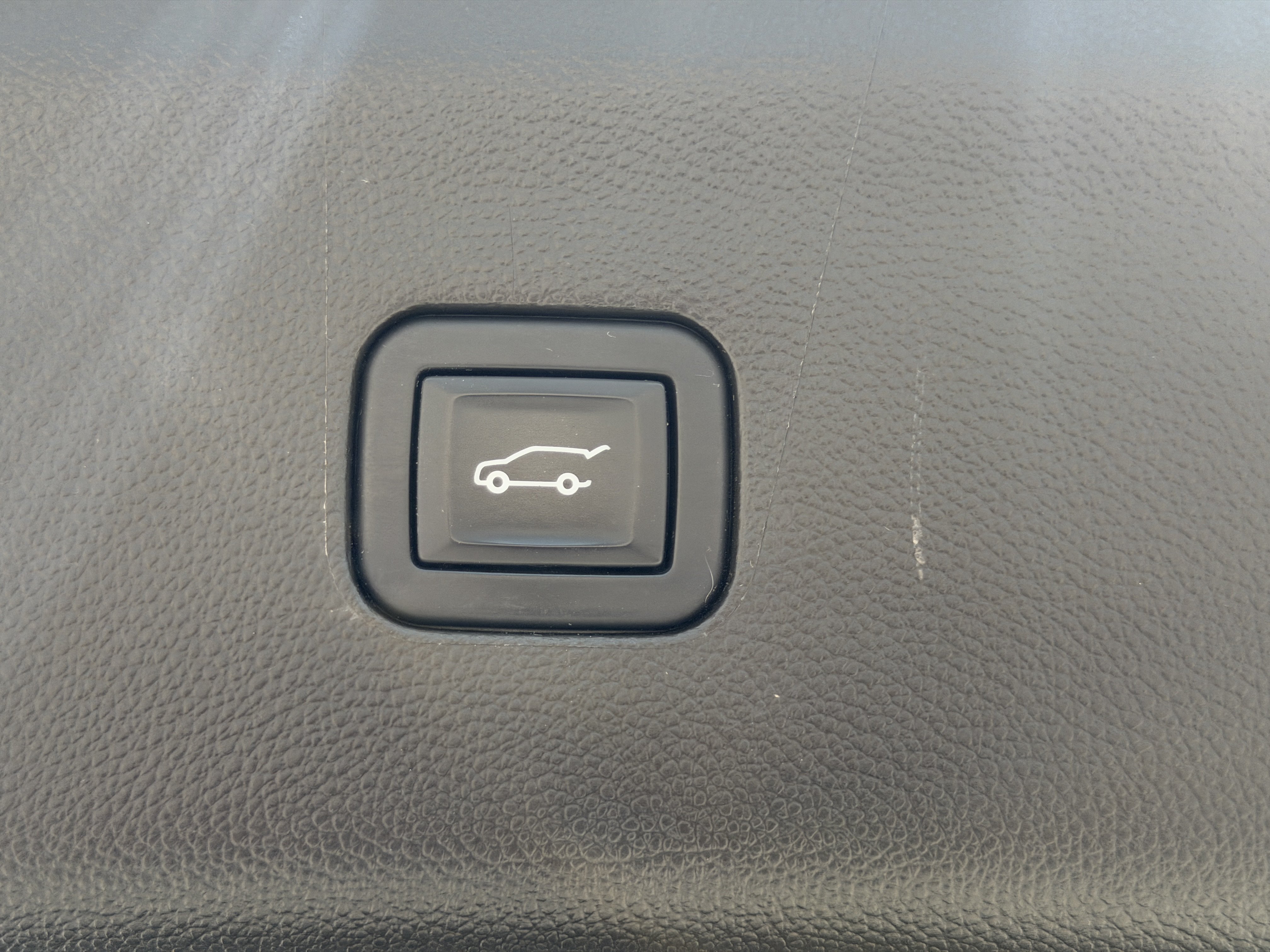 Used 2023 Buick Enclave Avenir w/ Avenir Technology Package AWD/4WD image 11
