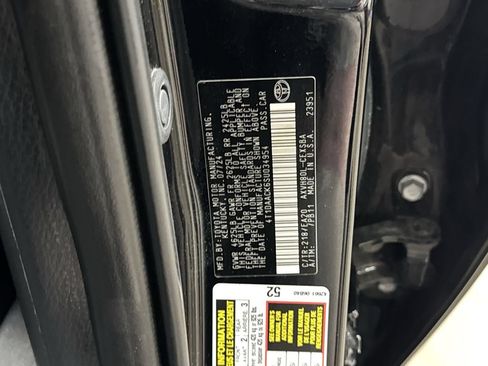 Used 2025 Toyota Camry SE FWD image 32