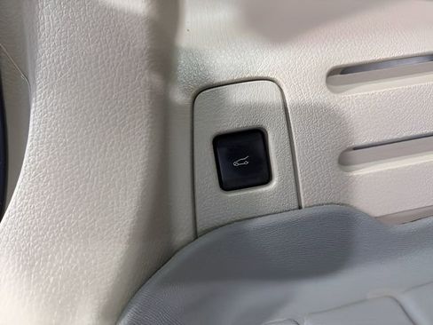 Used 2014 Lincoln MKX FWD w/ Equipment Group 101A image 34