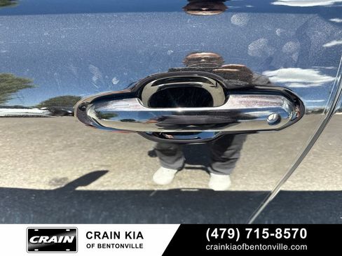 Used 2021 Toyota Highlander XLE FWD image 11
