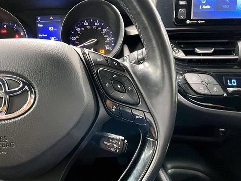 Used 2018 Toyota C-HR XLE FWD image 12