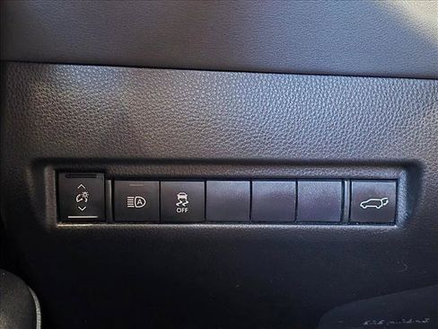 Used 2021 Toyota Venza LE w/ Carpet Mat Package (TMS) AWD/4WD image 17