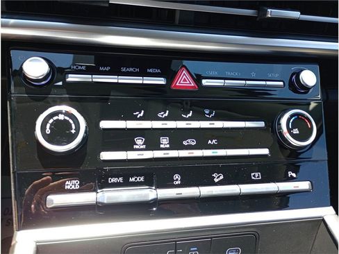 Used 2024 Hyundai Santa Fe SE image 21