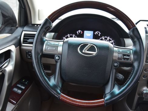 Used 2015 Lexus GX 460 w/ Premium Package image 40