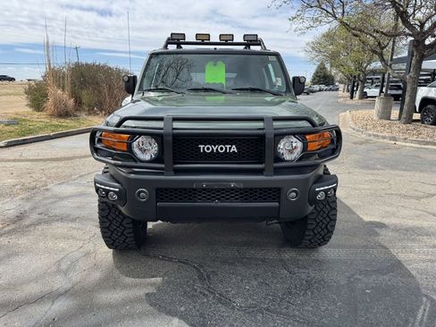 Used 2010 Toyota FJ Cruiser 4WD image 2