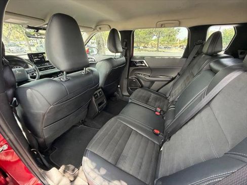 Used 2025 Mitsubishi Outlander SE FWD image 19
