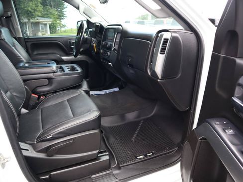 Used 2019 Chevrolet Silverado 2500 LT AWD/4WD image 16