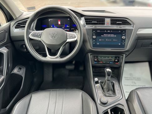 Used 2022 Volkswagen Tiguan SE w/ Panoramic Sunroof Package image 22