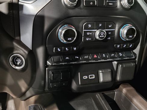 Used 2022 GMC Sierra 1500 SLT w/ SLT Premium Plus Package image 32