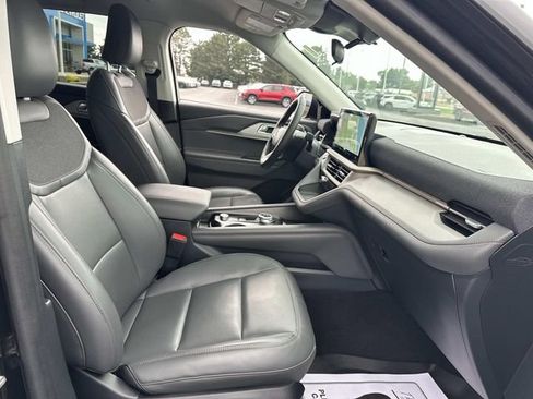 Used 2025 Ford Explorer Active w/ Active Comfort Package AWD/4WD image 26