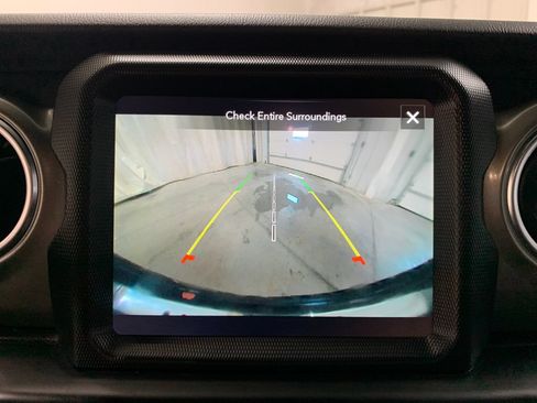 Used 2021 Jeep Wrangler Unlimited Sahara AWD/4WD image 30