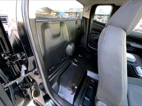 Used 2022 Chevrolet Colorado LT w/ Fleet Safety Package image 19