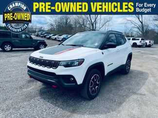 Used 2025 Jeep Compass Trailhawk video 1