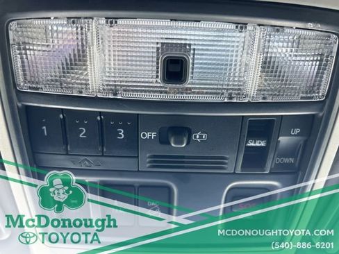 Used 2017 Toyota 4Runner Limited AWD/4WD image 19