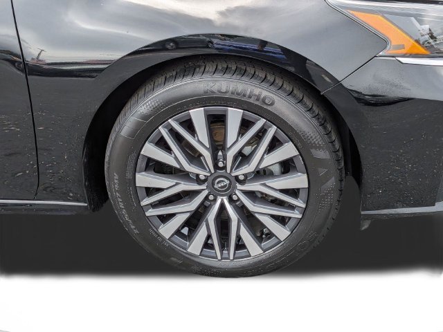 Used 2024 Nissan Altima 2.5 SV FWD image 10