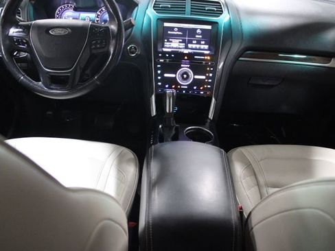 Used 2016 Ford Explorer Platinum AWD/4WD image 32