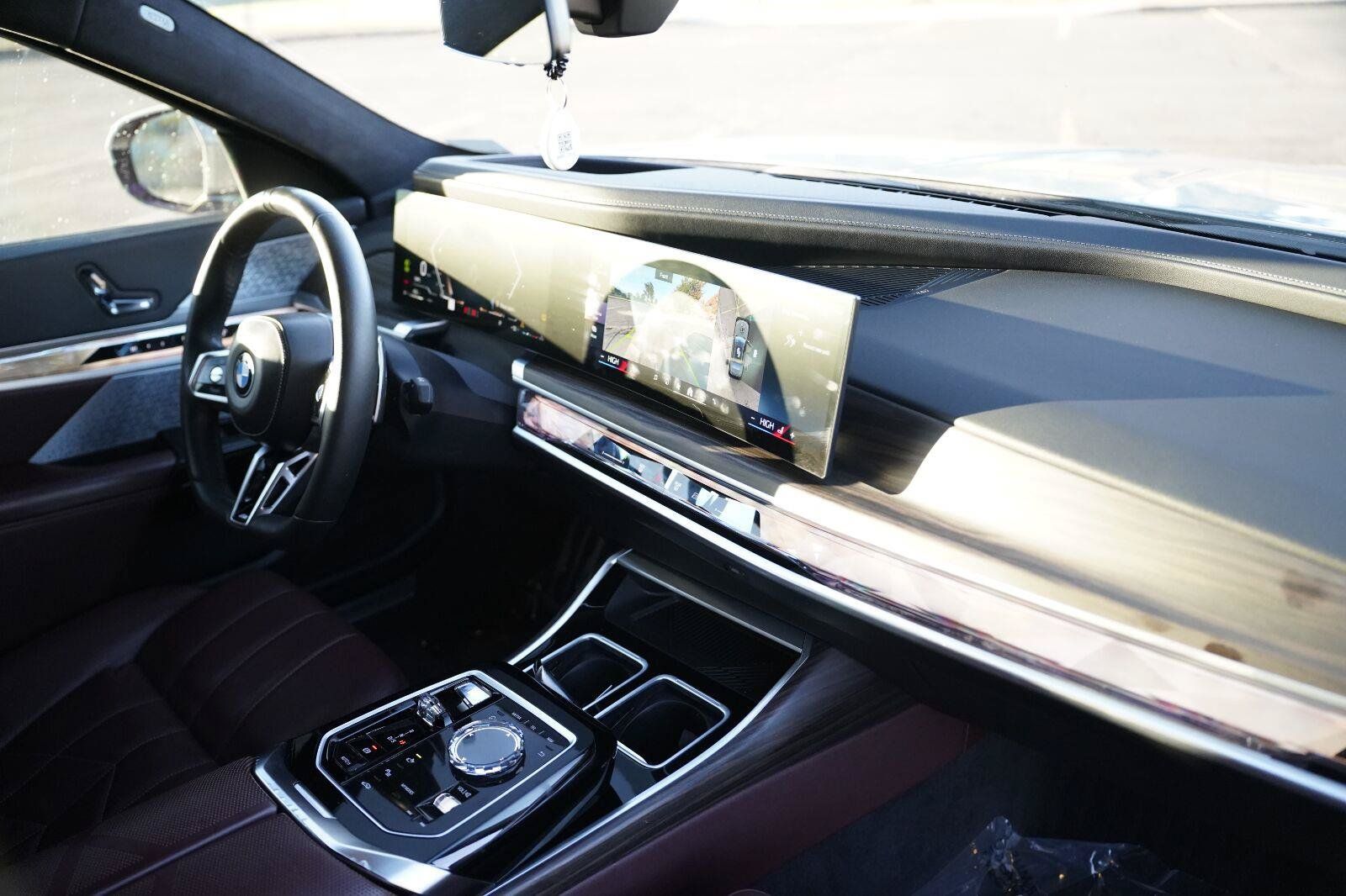 Used 2023 BMW 760i xDrive AWD/4WD image 27