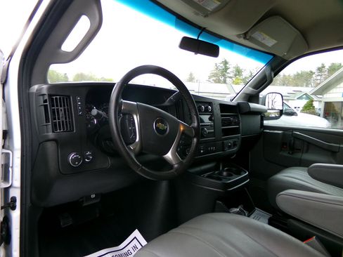 Used 2018 Chevrolet Express 3500 Extended w/ Driver Convenience Package image 11
