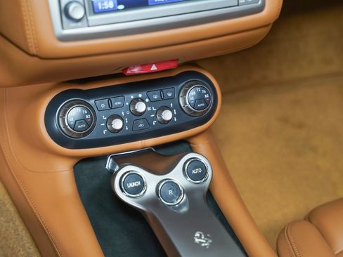 Used 2010 Ferrari California RWD image 41