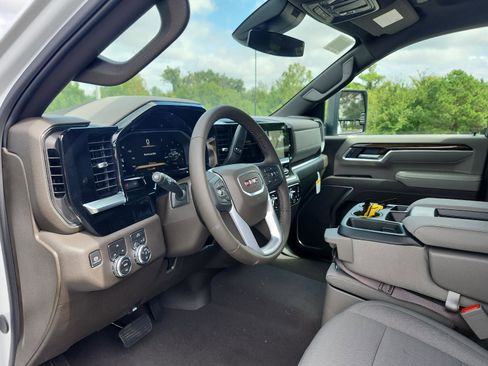 New 2026 GMC Sierra 3500 SLE w/ SLE Convenience Package image 9