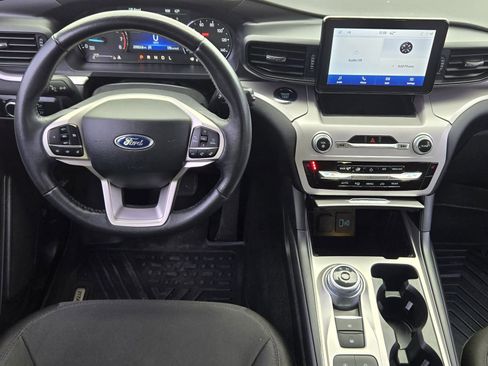 Used 2023 Ford Explorer XLT image 28