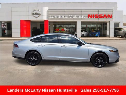 Used 2025 Honda Accord SE image 2
