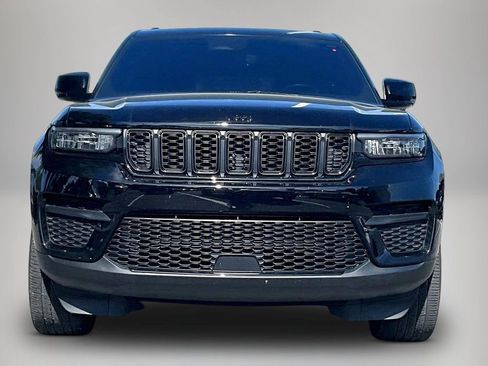 Used 2022 Jeep Grand Cherokee Altitude image 3