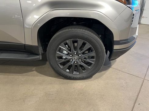 Used 2024 Lexus GX 550 w/ Accessory Package (31) image 41