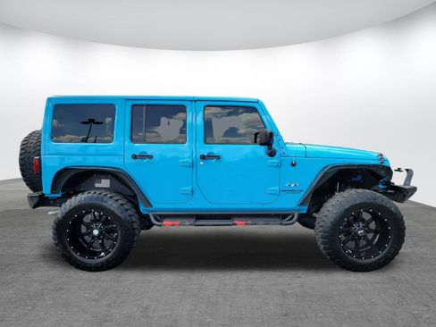 Used 2017 Jeep Wrangler Unlimited Sahara w/ Connectivity Group AWD/4WD image 17