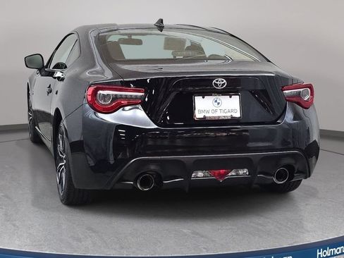 Used 2017 Toyota 86 RWD image 7