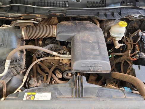 Used 2021 RAM 1500 Classic SLT image 30