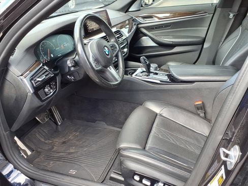 Used 2019 BMW M550i xDrive w/ Premium Package image 10