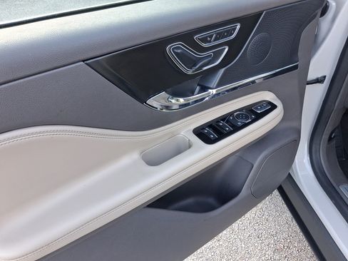 Certified 2023 Lincoln Corsair Reserve FWD image 12