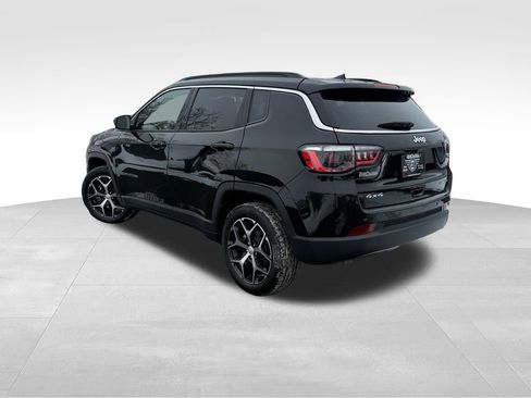 Used 2024 Jeep Compass Limited image 5