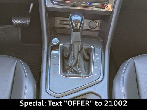 Used 2022 Volkswagen Tiguan SE w/ Panoramic Sunroof Package image 21