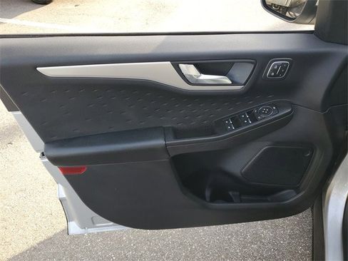 Used 2020 Ford Escape SEL image 15